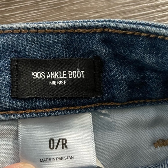 Express 90s Ankle Boot Mid Rise Jeans Medium Wash Ripped Size 0/R - Picture 11 of 12